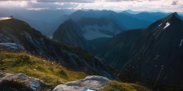 站到山顶才有信号到底是哪首歌？